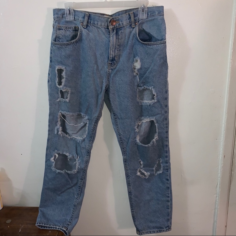 Forever 21 ripped boyfriend jeans